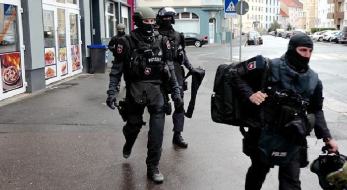 Germany searches home of two Syrians suspected of planning attack